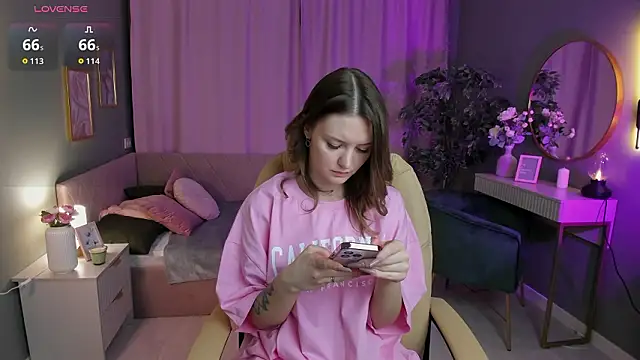 Ursula Andres online show from 03-07-26, 01:02