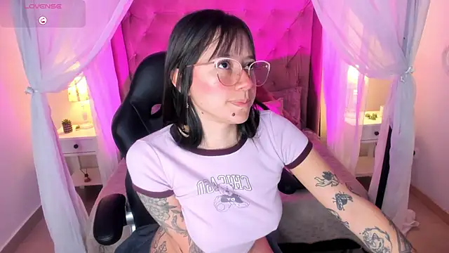 Annie Petters online show from 07-09-26, 01:26