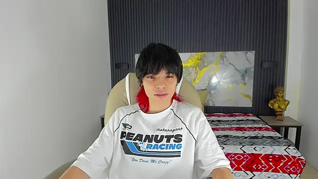 Snapshot of Sylasfrost chatting on 12-15-25, 07:29 Sylasfrost online show from 12-15-25, 07:29