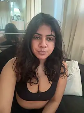 Snapshot of TiaBella_ chatting on 02-25-26, 03:10 TiaBella online show from 02-25-26, 03:10