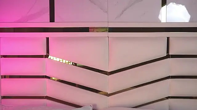 Snapshot of luciana_agudelo chatting on 03-23-26, 07:18 luciana agudelo online show from 03-23-26, 07:18