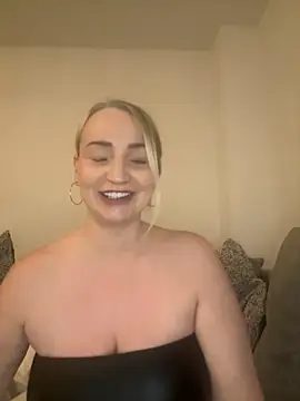 BootyQueenApril online show from 11-29-25, 09:40