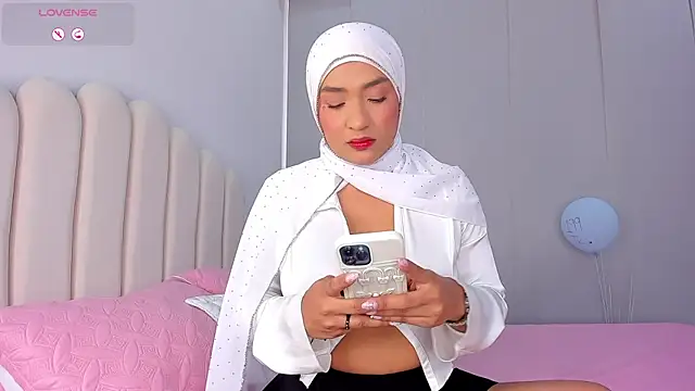 Amira-Zahra online show from 05-24-26, 07:19
