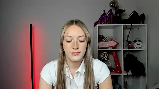 EvelynBlond online show from 05-08-26, 12:32