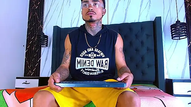 Hot Latino x online show from 01-13-26, 12:43