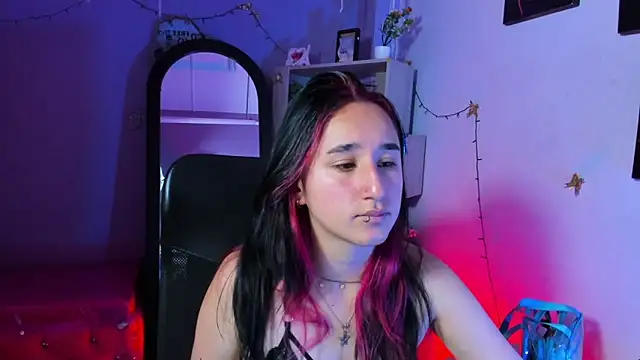 CharlotteStuart online show from 04-16-26, 03:40