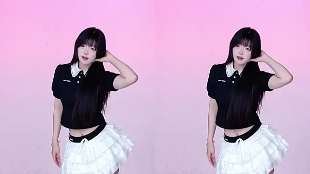 Snapshot of CM---002 chatting on 03-25-26, 01:44 CM---002 online show from 03-25-26, 01:44