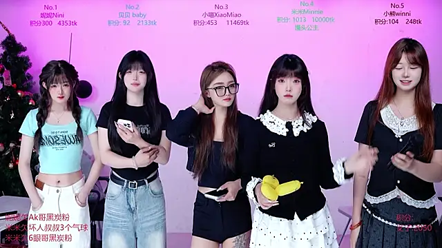 Snapshot of CM---002 chatting on 04-05-26, 01:47 CM---002 online show from 04-05-26, 01:47