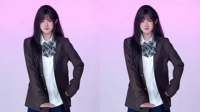 Snapshot of CM---002 chatting on 04-12-26, 02:05 CM---002 online show from 04-12-26, 02:05