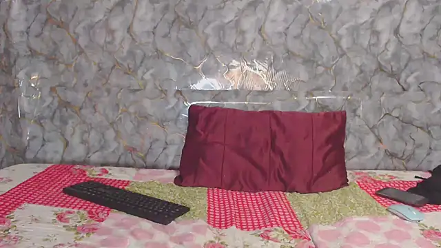 Snapshot of miarouse1531 chatting on 04-16-26, 04:46 miarouse1531 online show from 04-16-26, 04:46