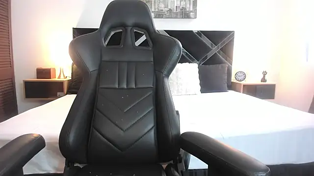 Snapshot of mask_red_girl chatting on 06-25-26, 07:51 mask red girl online show from 06-25-26, 07:51