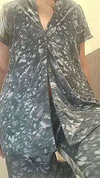 Snapshot of SameeraReddy19 chatting on 03-10-26, 01:27 SameeraReddy19 online show from 03-10-26, 01:27