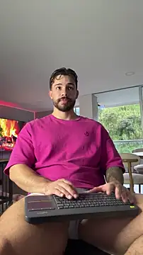 Snapshot of Valenthino_Salvatore chatting on 05-20-26, 10:49 Valenthino Salvatore online show from 05-20-26, 10:49