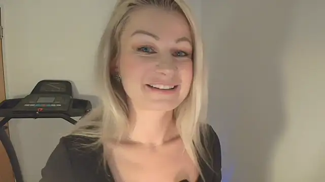 Snapshot of Sweet_Eira chatting on 01-18-26, 04:00 Sweet Eira online show from 01-18-26, 04:00