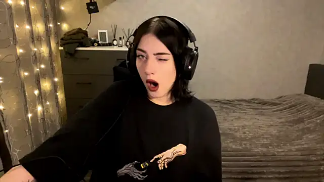 Snapshot of Meowluly chatting on 01-12-26, 09:31 Meowluly online show from 01-12-26, 09:31