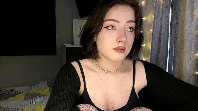 Snapshot of Meowluly chatting on 02-12-26, 11:44 Meowluly online show from 02-12-26, 11:44