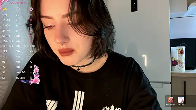 Snapshot of Meowluly chatting on 02-18-26, 01:51 Meowluly online show from 02-18-26, 01:51