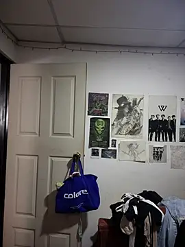 Snapshot of A_Good_Witch chatting on 04-12-26, 01:05 A Good Witch online show from 04-12-26, 01:05