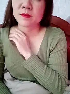 Snapshot of Lily-ross22 chatting on 02-14-26, 04:04 Lily-ross22 online show from 02-14-26, 04:04