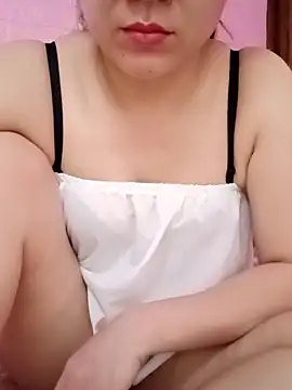 Snapshot of Lily-ross22 chatting on 04-15-26, 08:43 Lily-ross22 online show from 04-15-26, 08:43