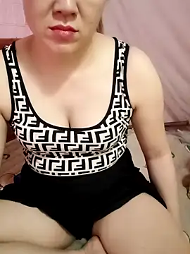 Snapshot of Lily-ross22 chatting on 05-22-26, 10:59 Lily-ross22 online show from 05-22-26, 10:59