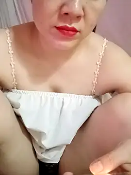 Snapshot of Lily-ross22 chatting on 05-24-26, 04:12 Lily-ross22 online show from 05-24-26, 04:12