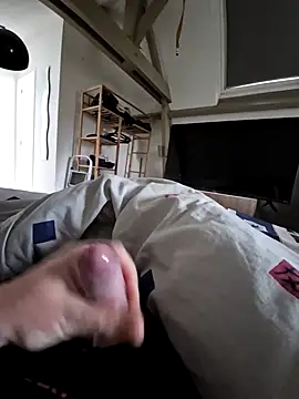 Mangeur44  online show from 05-05-26, 04:26