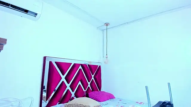 VALERIAQUEENTS   online show from 03-13-26, 04:52