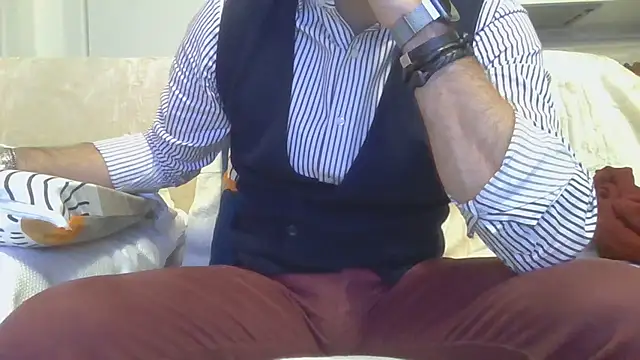 Snapshot of Eroshotlicker chatting on 01-05-26, 10:24 Eroshotlicker online show from 01-05-26, 10:24