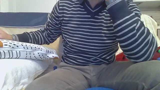 Snapshot of Eroshotlicker chatting on 01-08-26, 10:56 Eroshotlicker online show from 01-08-26, 10:56