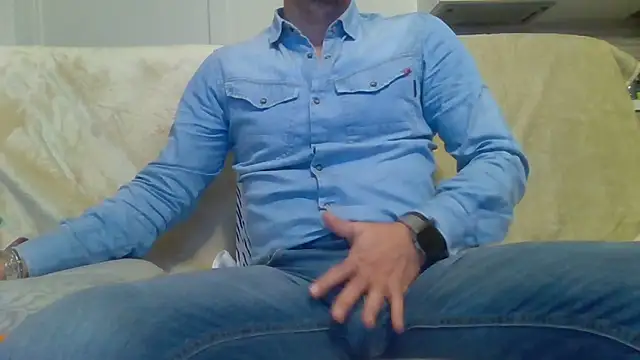 Snapshot of Eroshotlicker chatting on 03-31-26, 07:36 Eroshotlicker online show from 03-31-26, 07:36