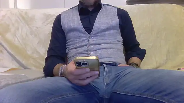 Snapshot of Eroshotlicker chatting on 04-01-26, 08:50 Eroshotlicker online show from 04-01-26, 08:50