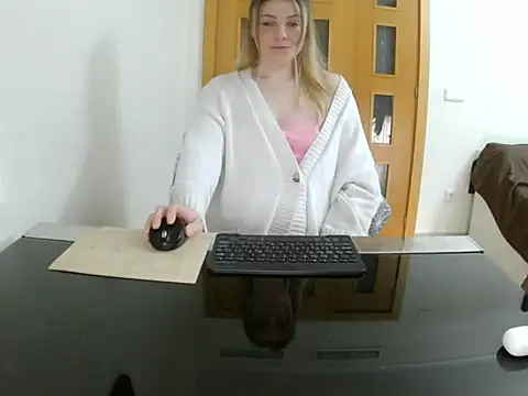 Snapshot of Adelyxveex chatting on 12-17-25, 09:59 Adelyxveex online show from 12-17-25, 09:59