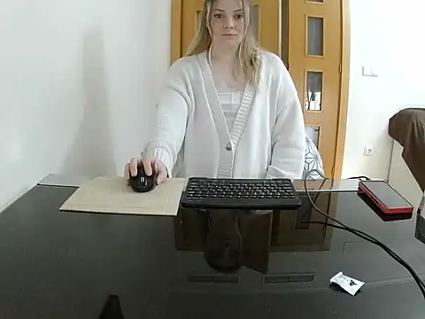 Snapshot of Adelyxveex chatting on 12-18-25, 11:27 Adelyxveex online show from 12-18-25, 11:27