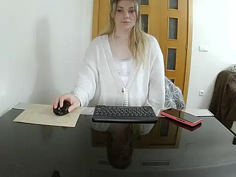 Snapshot of Adelyxveex chatting on 12-20-25, 12:40 Adelyxveex online show from 12-20-25, 12:40