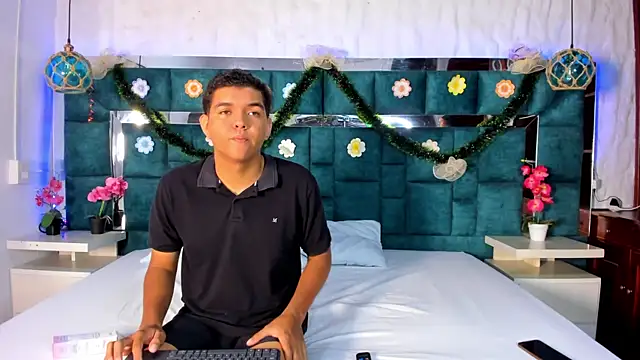  bonnyandclyde online show from 12-19-25, 12:01