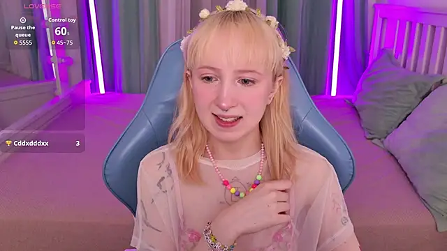 Snapshot of _Babyface_ chatting on 06-18-26, 01:15 Babyface online show from 06-18-26, 01:15