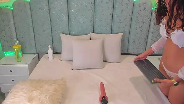 ninacrave  online show from 01-06-26, 03:21