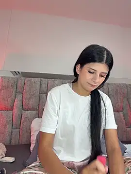 Snapshot of ZafiraNavarro chatting on 04-19-26, 06:10 ZafiraNavarro online show from 04-19-26, 06:10