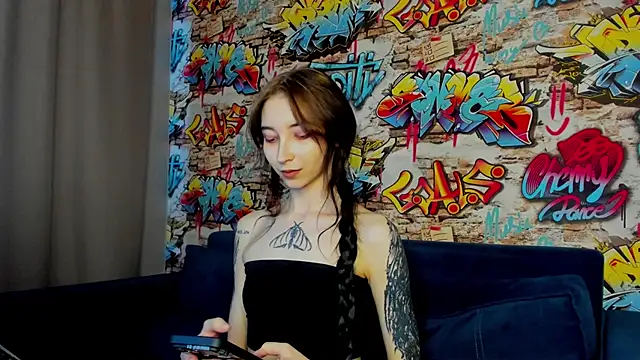 Ellen Hops online show from 05-27-26, 01:57
