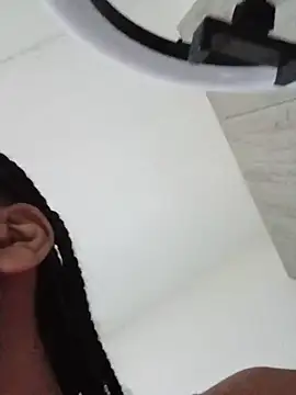 Snapshot of MsParisSmith chatting on 12-16-25, 07:41 MsParisSmith online show from 12-16-25, 07:41