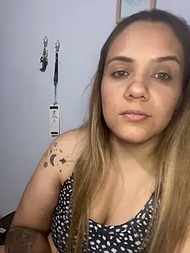 LoreinnFox online show from 04-19-26, 05:18