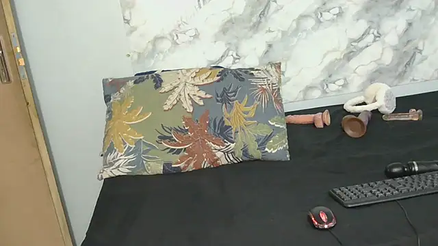 SexyZuluBarbie online show from 05-27-26, 06:05