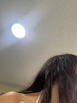 Snapshot of Mia_fiire chatting on 04-27-26, 07:12 Mia fiire online show from 04-27-26, 07:12