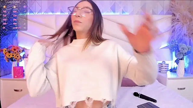 Lizzi Hotman  online show from 03-17-26, 08:34