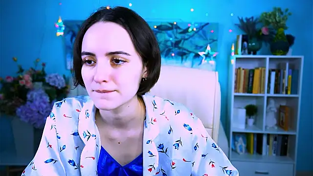 KateWillows online show from 02-12-26, 04:07