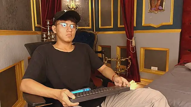 Snapshot of isaac_grimm chatting on 01-10-26, 03:19 isaac grimm online show from 01-10-26, 03:19