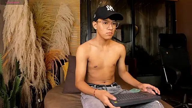 Snapshot of isaac_grimm chatting on 01-11-26, 03:11 isaac grimm online show from 01-11-26, 03:11