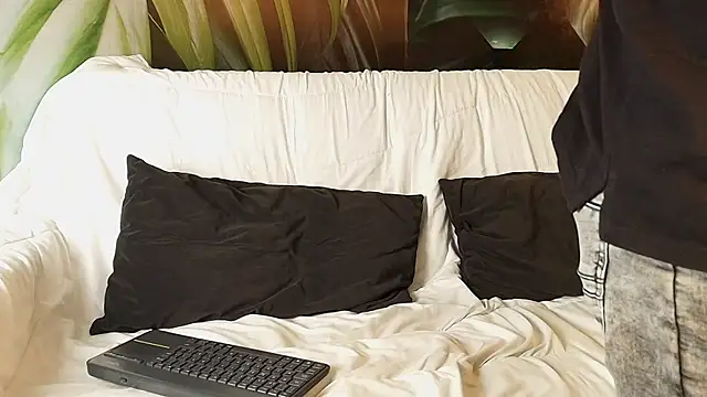 Snapshot of isaac_grimm chatting on 01-19-26, 03:32 isaac grimm online show from 01-19-26, 03:32