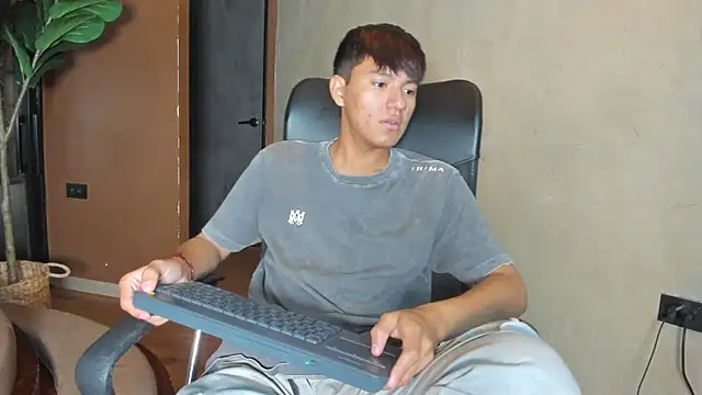 Snapshot of isaac_grimm chatting on 02-06-26, 03:22 isaac grimm online show from 02-06-26, 03:22